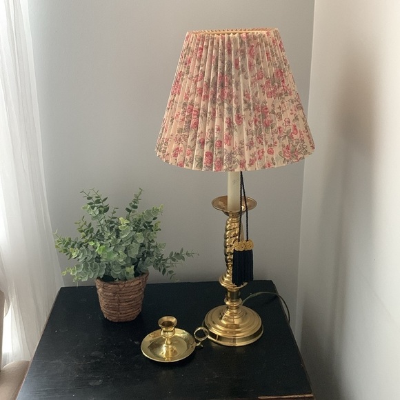 Vintage brass table lamp with vintage lampshade floral cottage core traditional - Picture 4 of 15